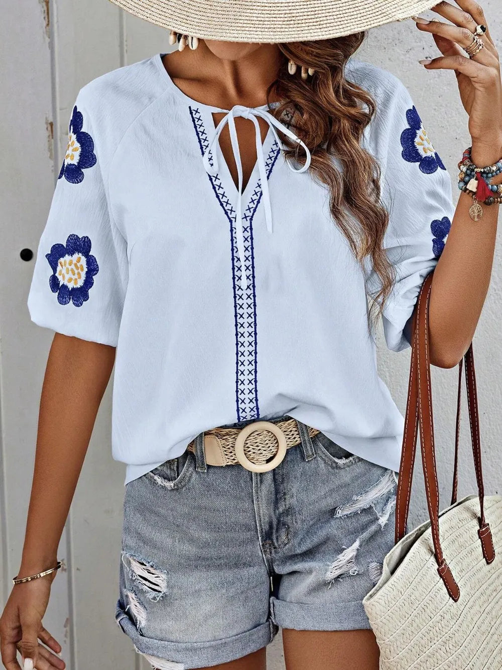 Long sleeved shirt design sense V-neck solid color loose top autumn shirt 