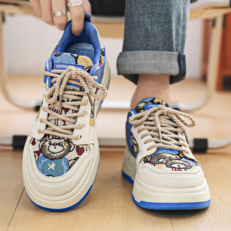 Cute little bear sneakers for students, low cut sports men's shoes, Harajuku style casual lace up color blocked thick soled shoes 