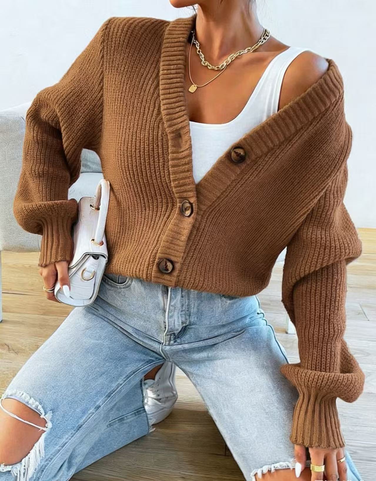 AutumnWinter Knitted Cardigan A Versatile Outerwear Piece 