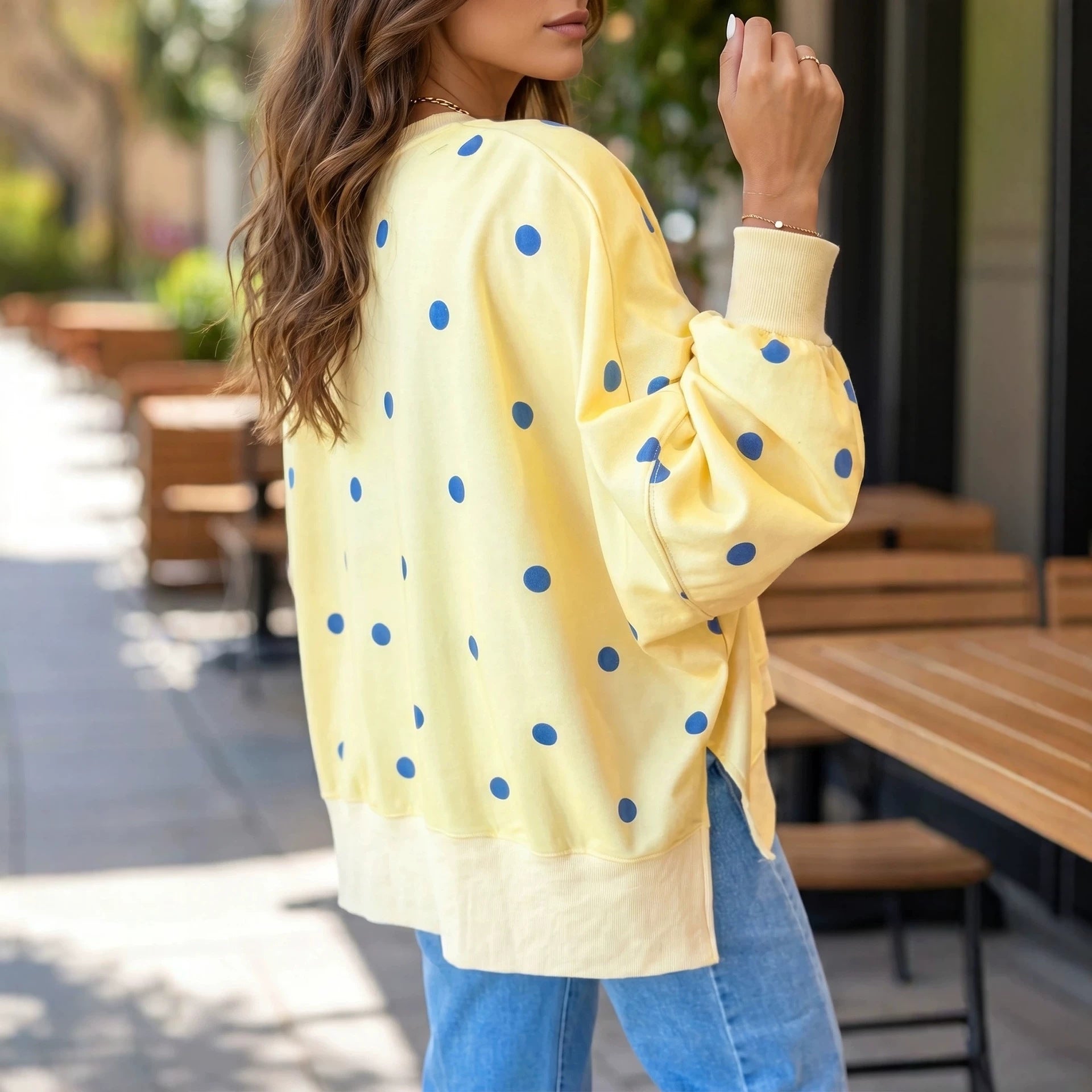 Women's loose hoodie with polka dot print and contrasting colors 