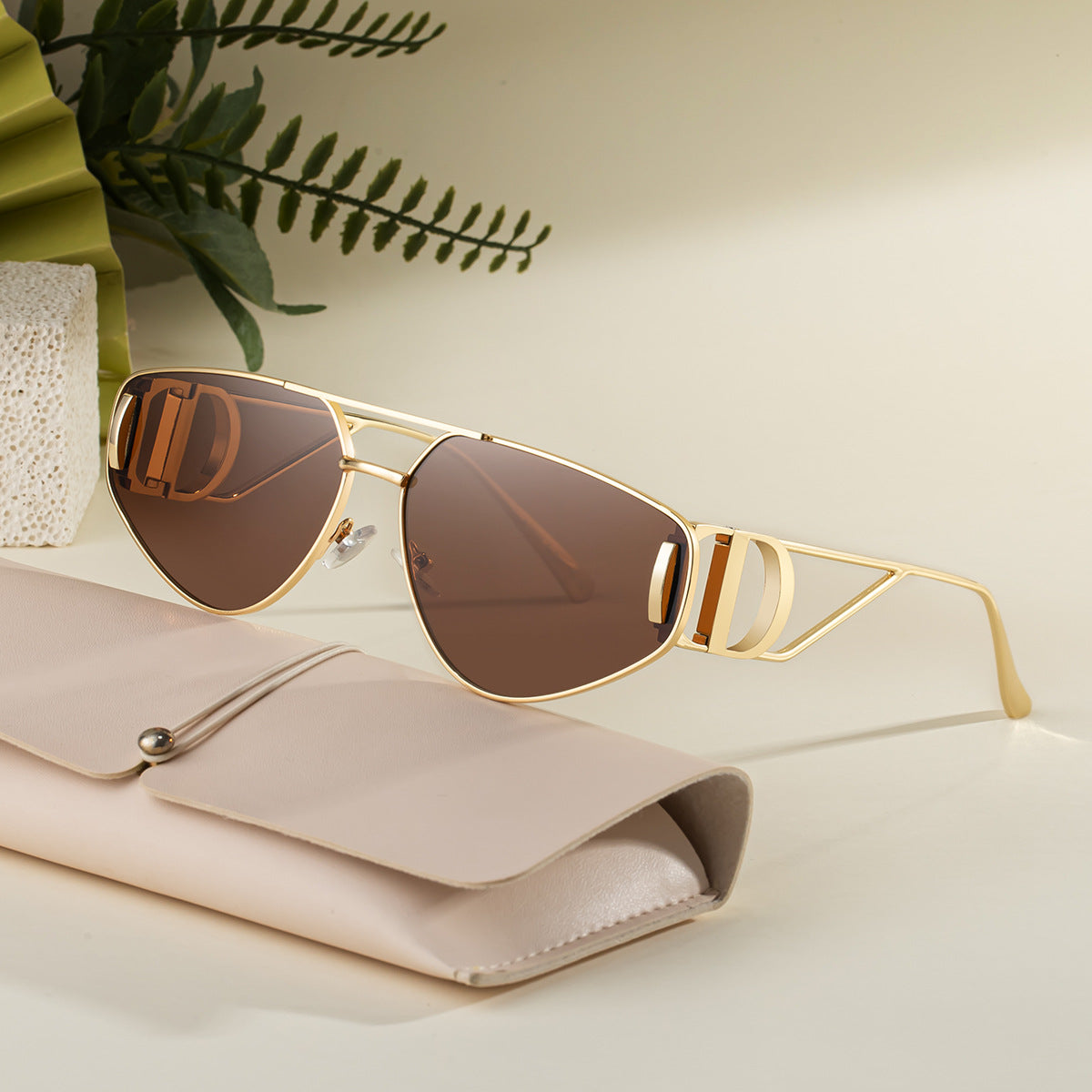 New Fashion Cat Eye Sunglasses for Women, Trendy and Stylish Outdoor Street Sun Protection Sunglasses for Women 