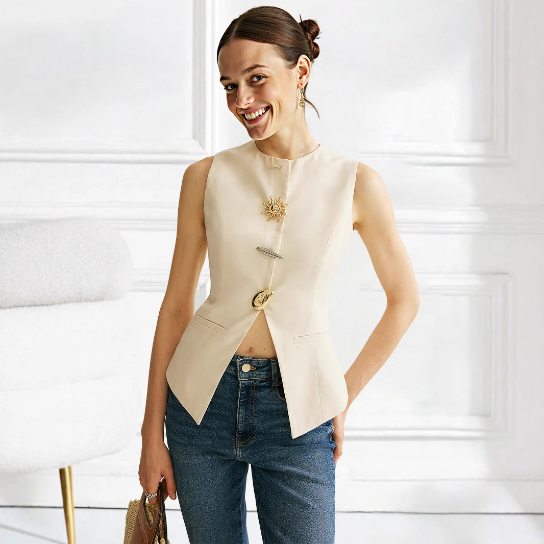 Solid color sleeveless top 