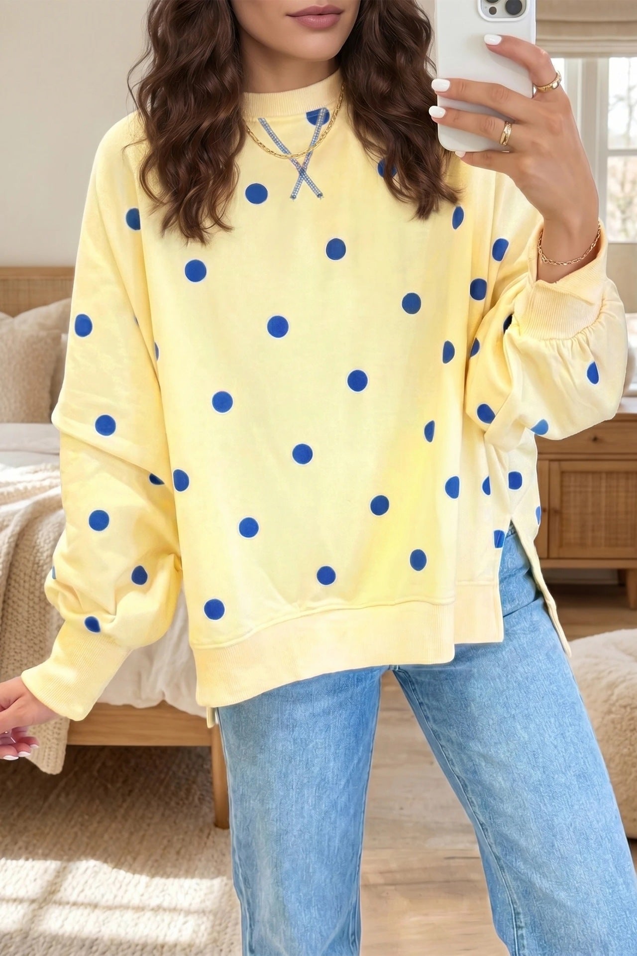 Women's loose hoodie with polka dot print and contrasting colors 