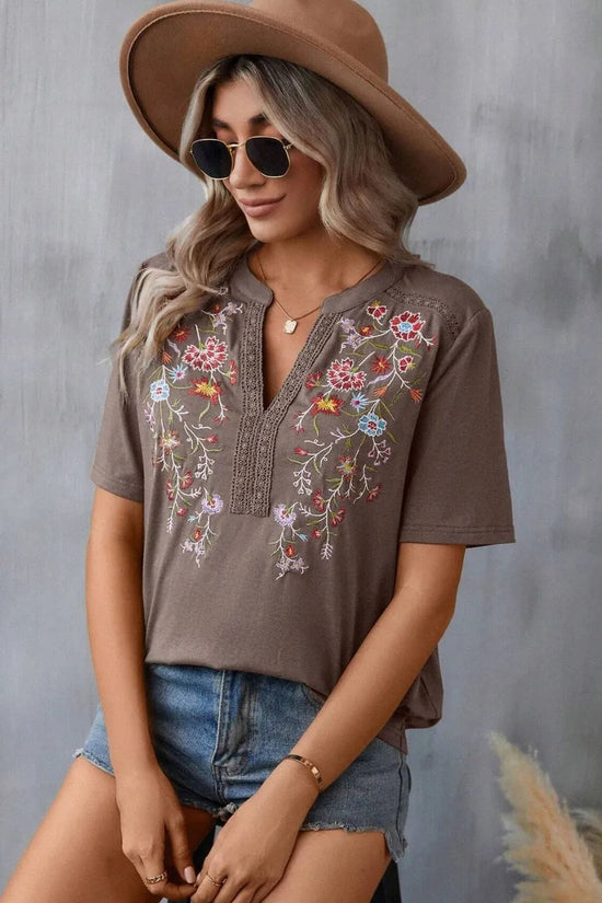 Embroidered Notched Short Sleeve T-Shirt 
