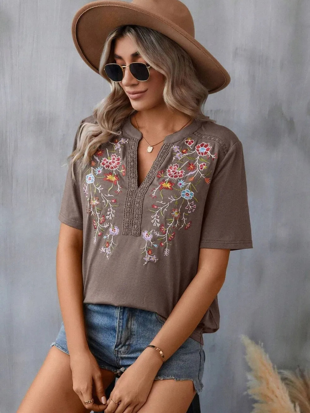 Embroidered Notched Short Sleeve T-Shirt 