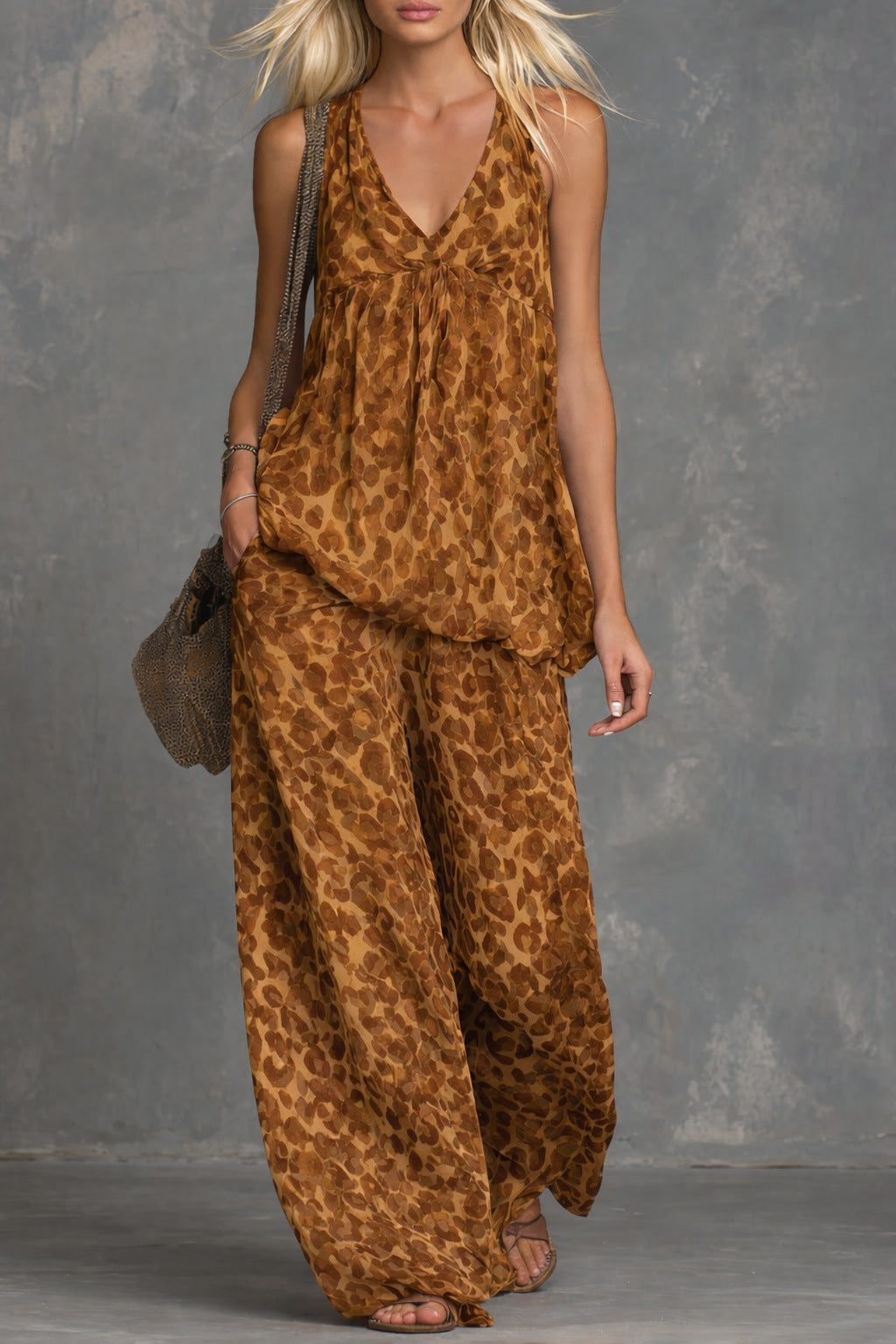 Womens Loose-Fitting Leopard-Print Sleeveless Top And Chiffon Pants Set 