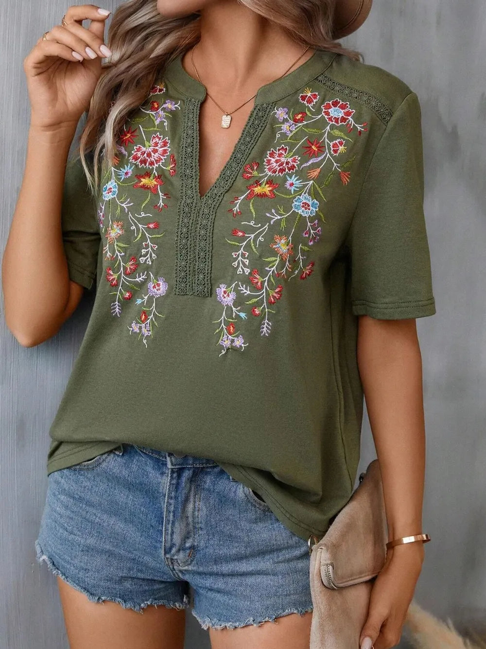 Embroidered Notched Short Sleeve T-Shirt 