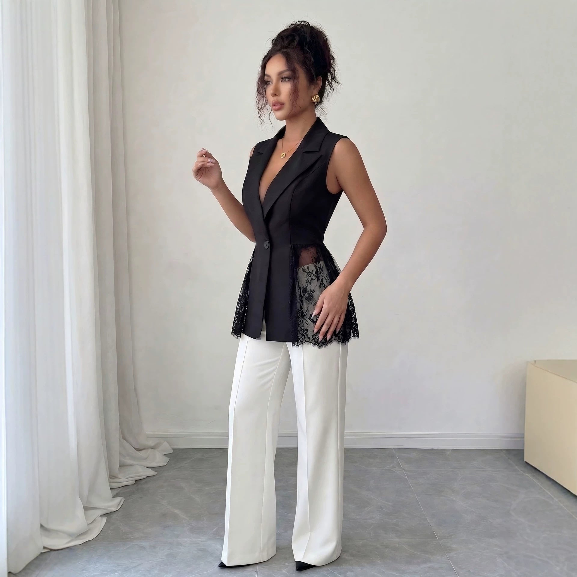 Sleeveless slim fit A-line jacket 
