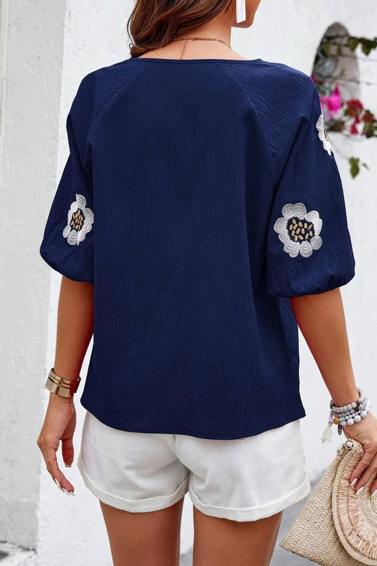 Long sleeved shirt design sense V-neck solid color loose top autumn shirt 