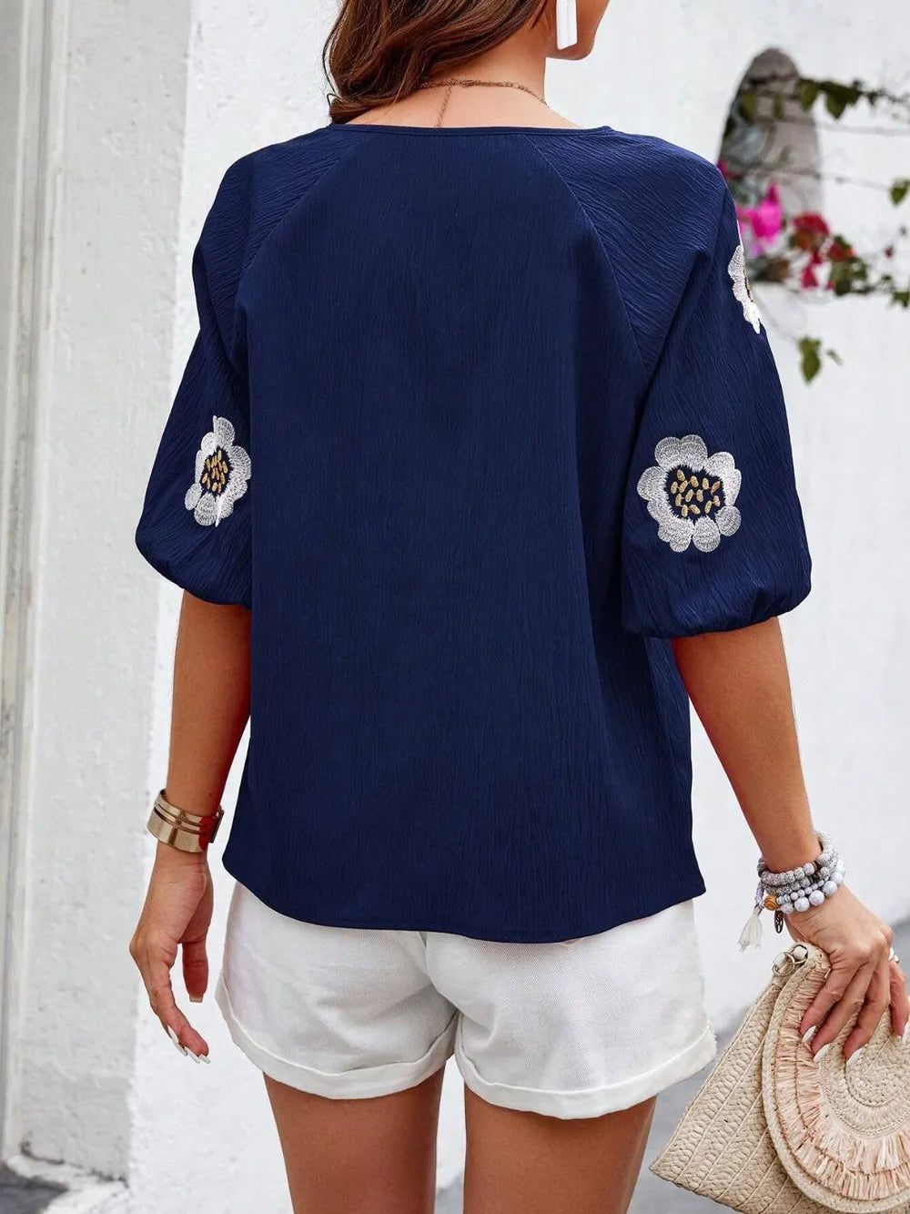 Long sleeved shirt design sense V-neck solid color loose top autumn shirt 