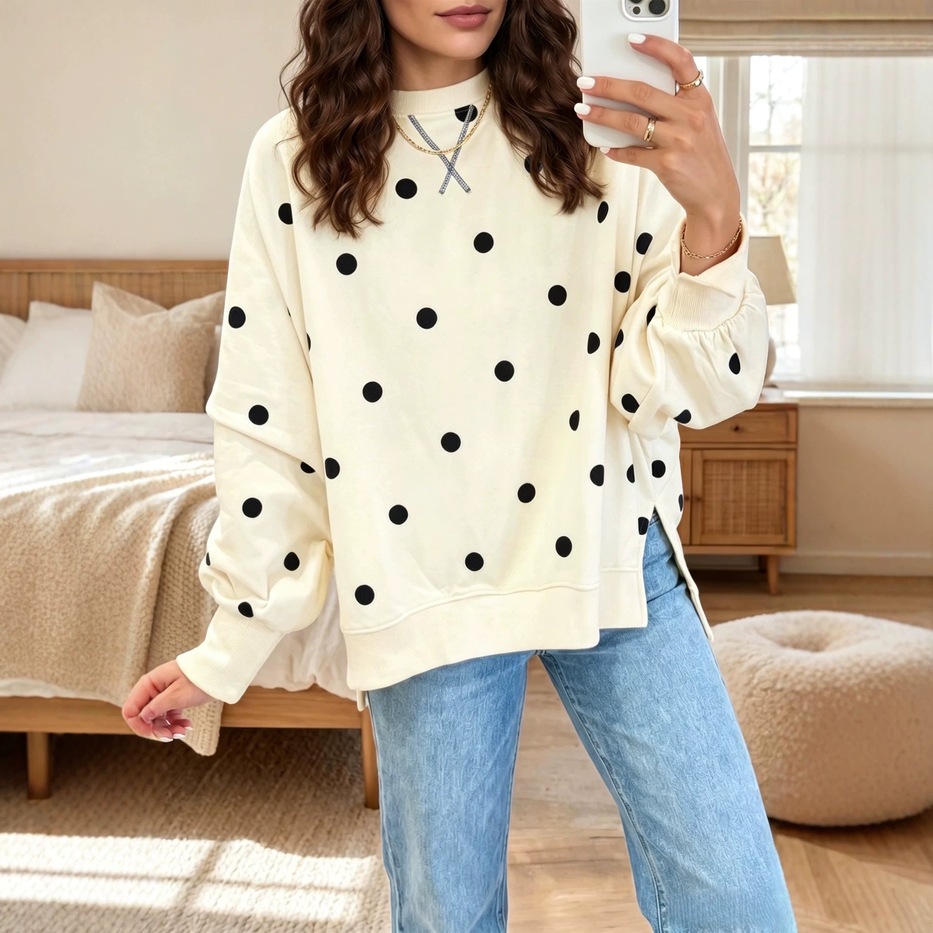 Women's loose hoodie with polka dot print and contrasting colors 