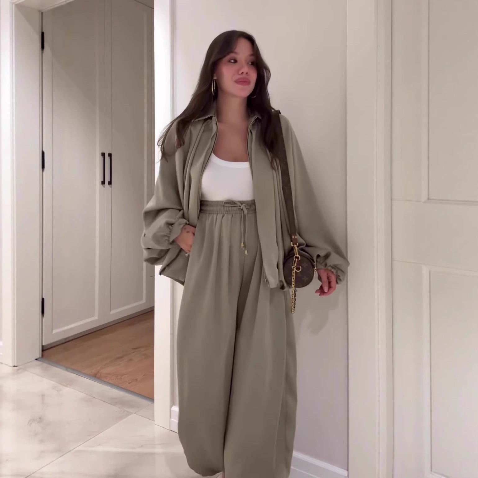 Flip collar long sleeved jacket and long pants 2-piece set 