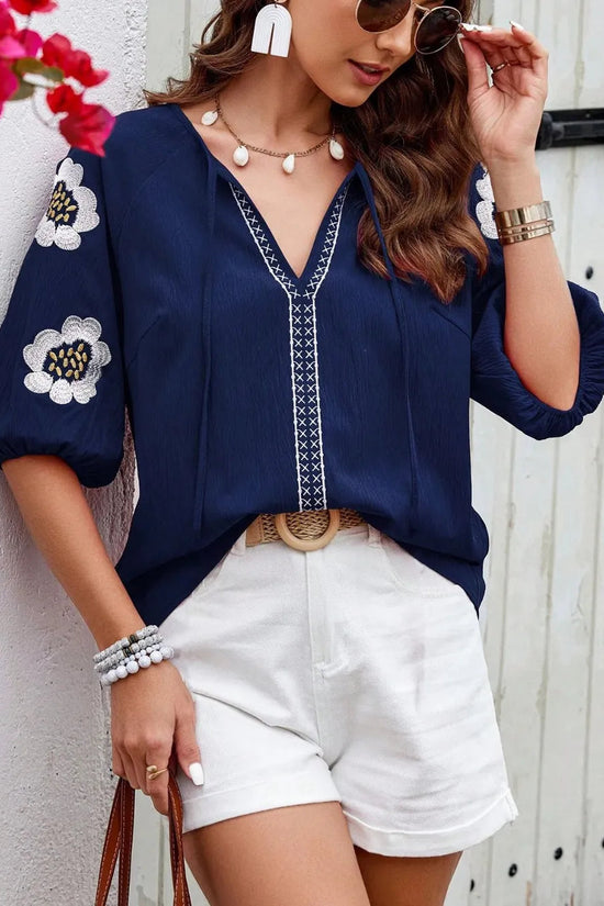 Long sleeved shirt design sense V-neck solid color loose top autumn shirt 