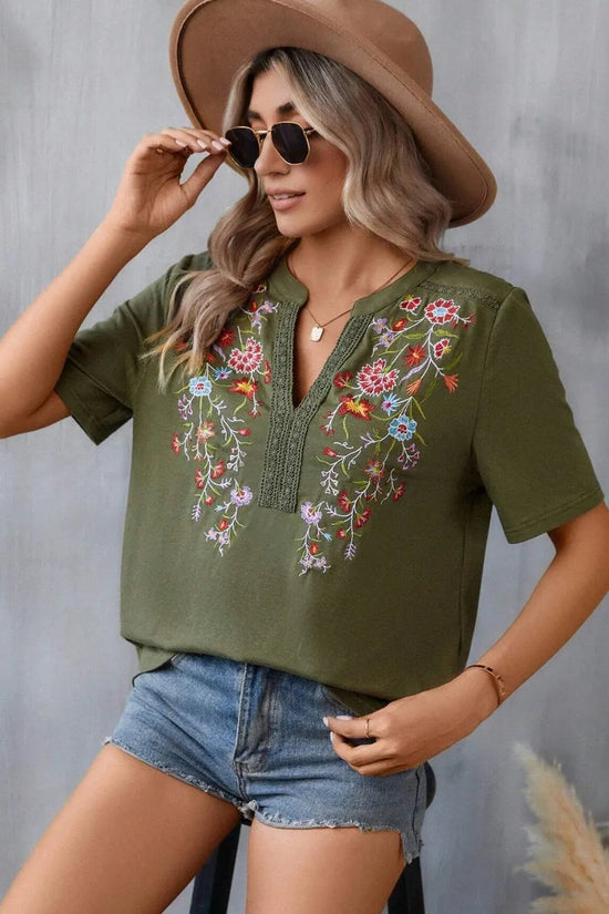 Embroidered Notched Short Sleeve T-Shirt 