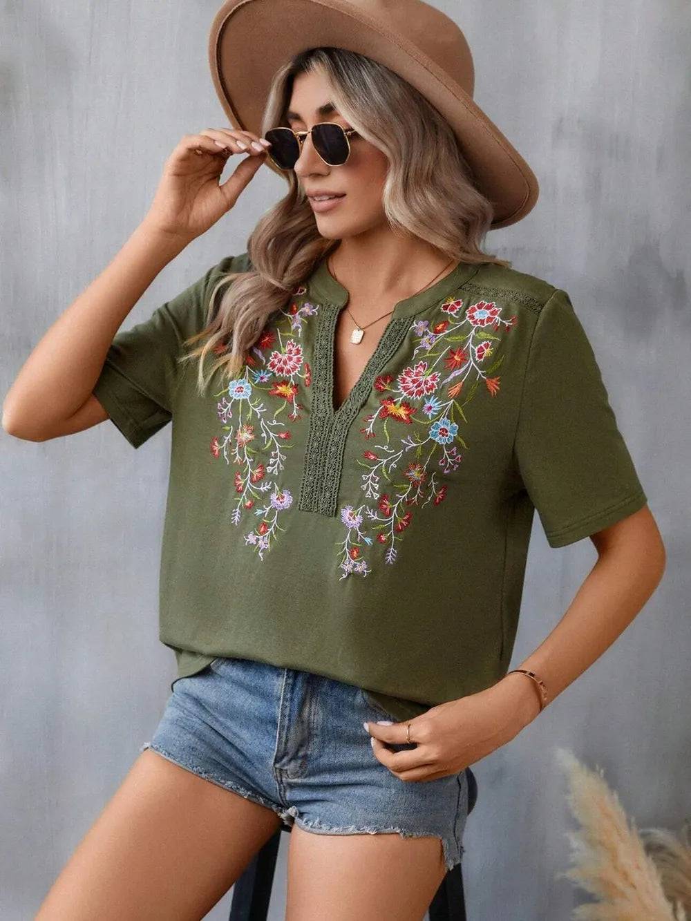 Embroidered Notched Short Sleeve T-Shirt 