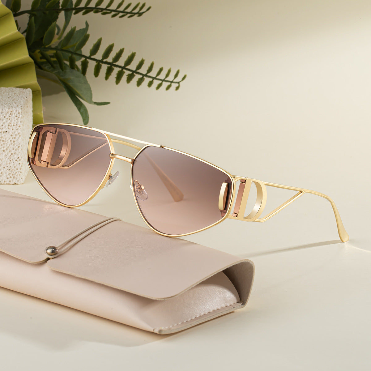 New Fashion Cat Eye Sunglasses for Women, Trendy and Stylish Outdoor Street Sun Protection Sunglasses for Women 