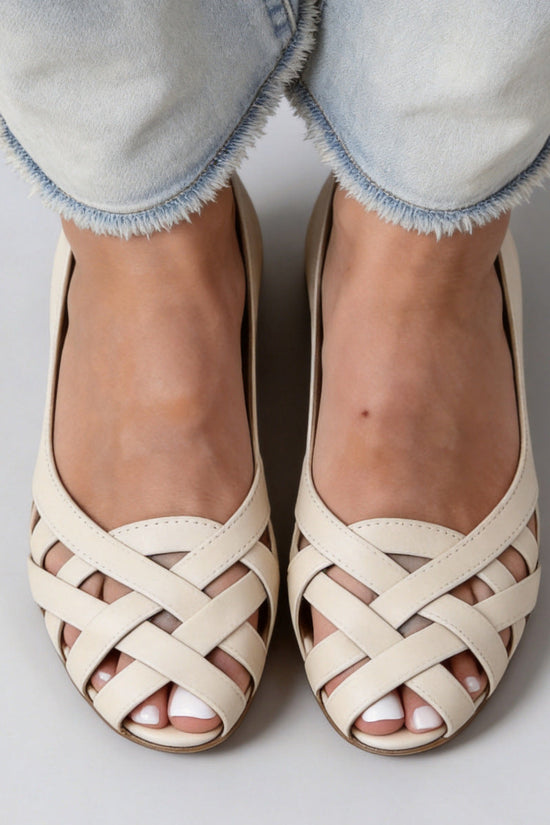 Flat bottomed hollow hole shoes anti slip beach sandals for women 