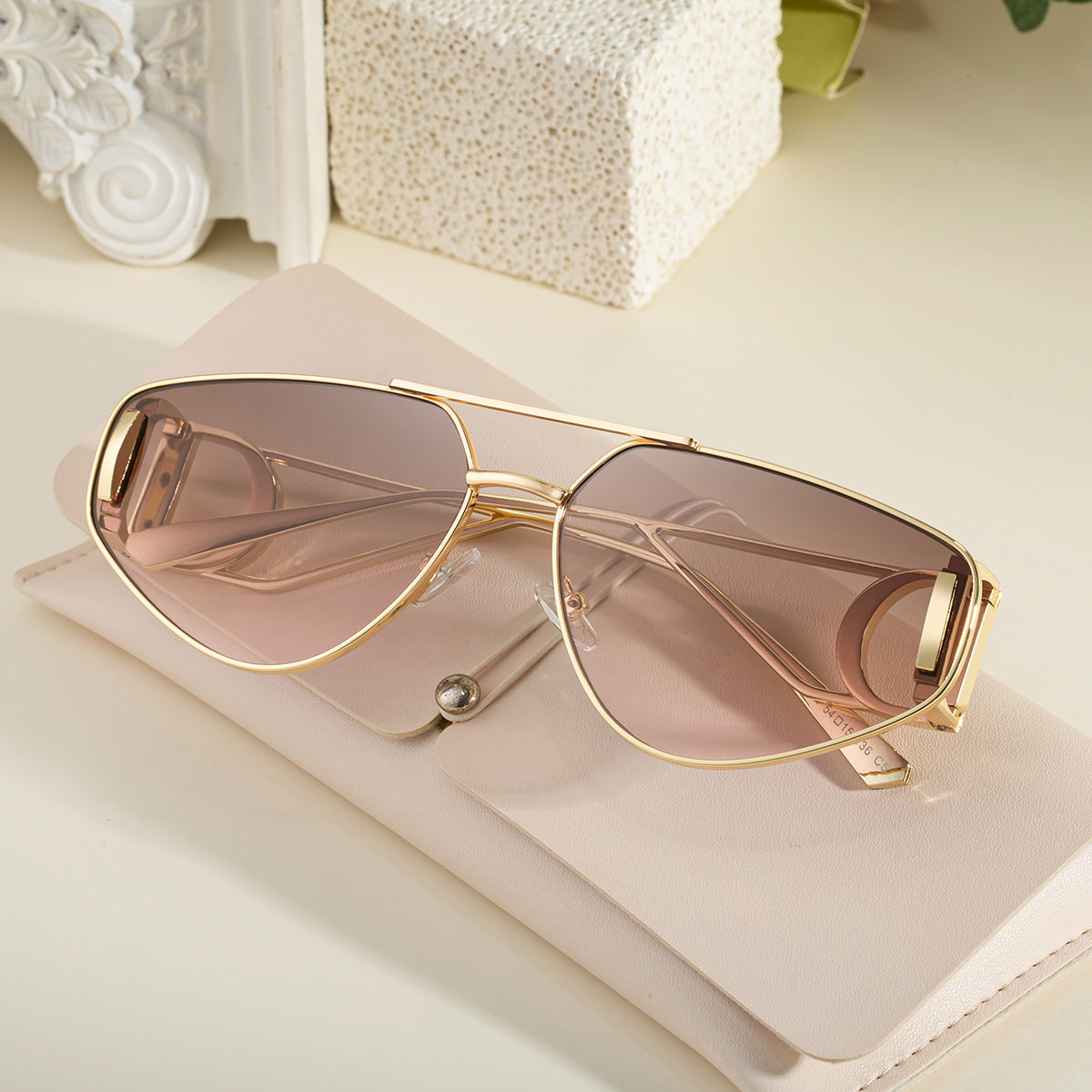 New Fashion Cat Eye Sunglasses for Women, Trendy and Stylish Outdoor Street Sun Protection Sunglasses for Women 