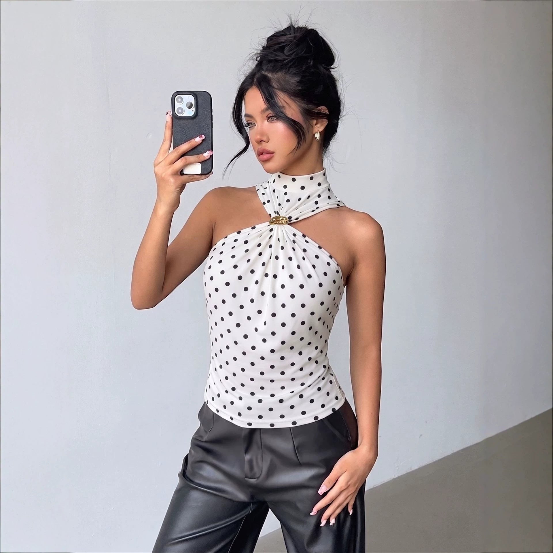 Wave point hanging neck sleeveless top 