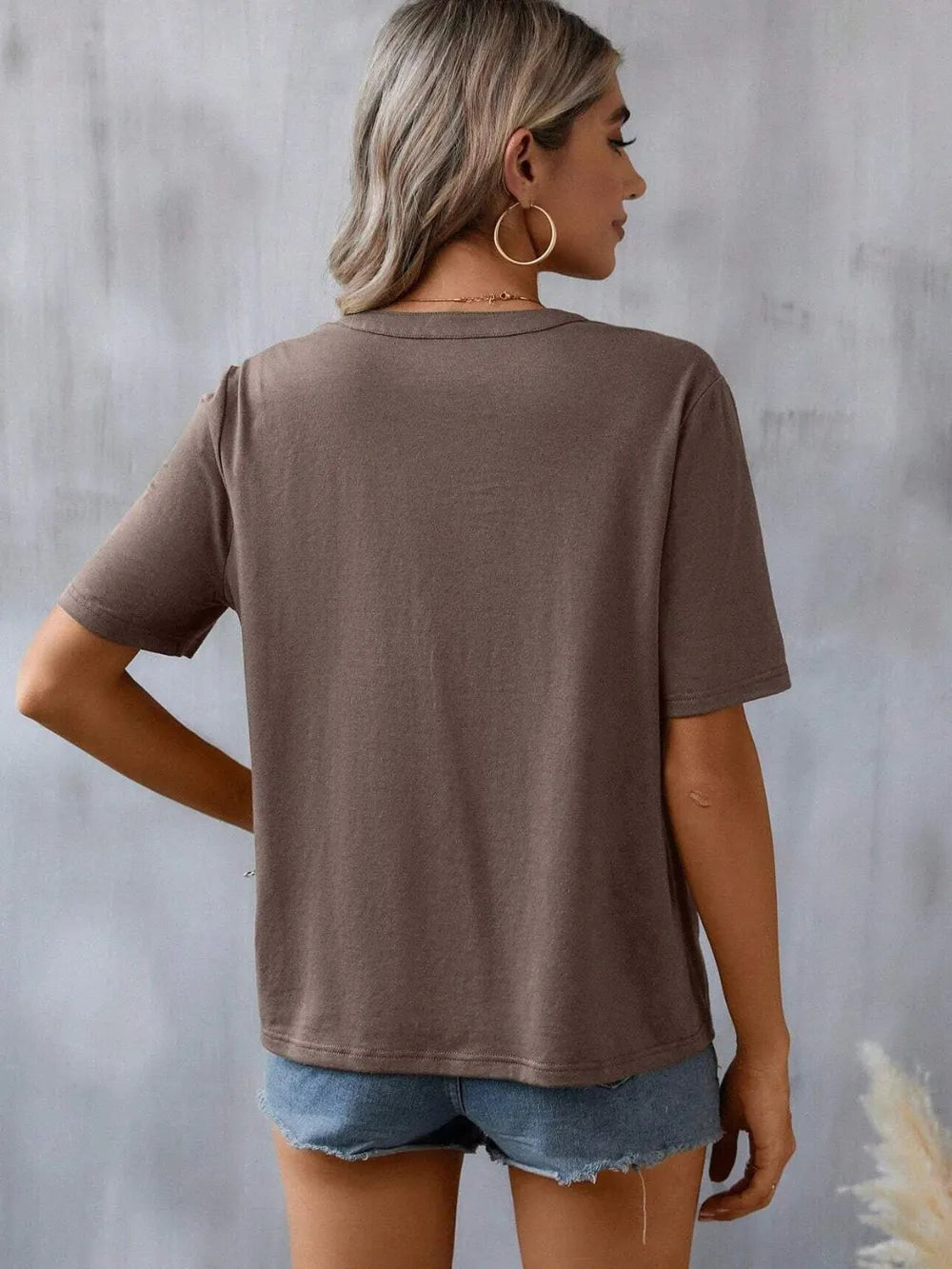 Embroidered Notched Short Sleeve T-Shirt 