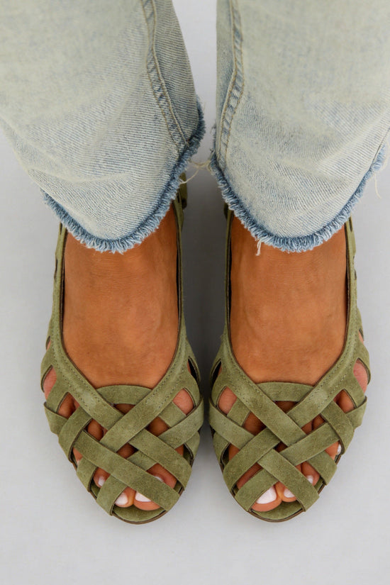 Flat bottomed hollow hole shoes anti slip beach sandals for women 