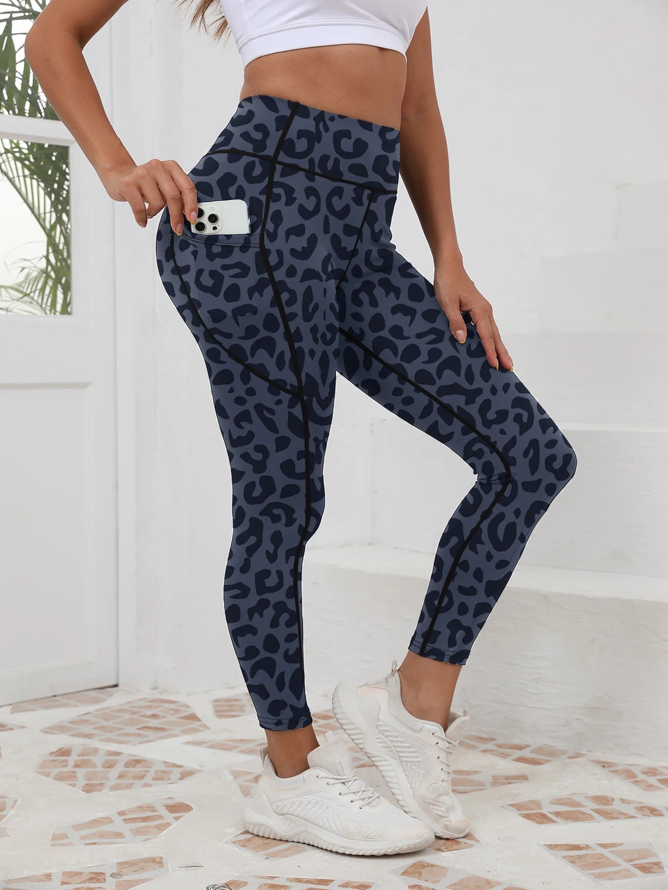 Printed women's high waistband pocket fitness pants paired with tight abdominal yoga pants, suitable for running, hiking, and sp 