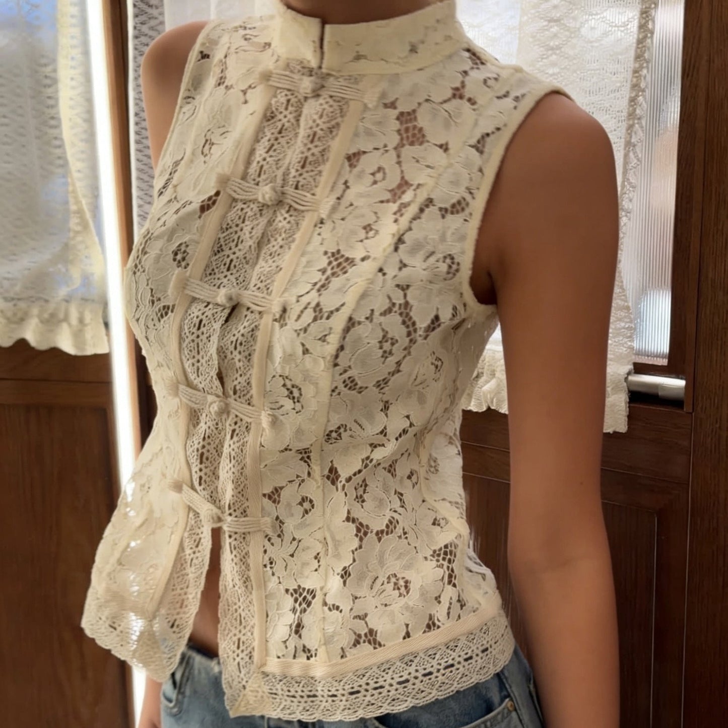 Fashionable Lace Crochet Stand Collar Slim-fit Sleeveless Shirt 